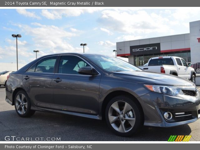 2014 Toyota Camry SE in Magnetic Gray Metallic