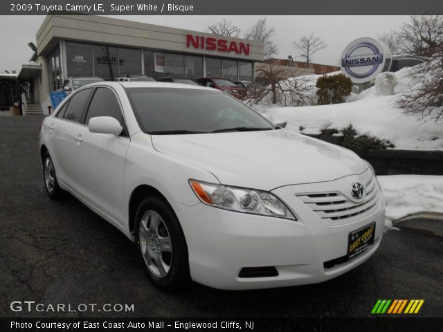 2009 Toyota Camry LE in Super White