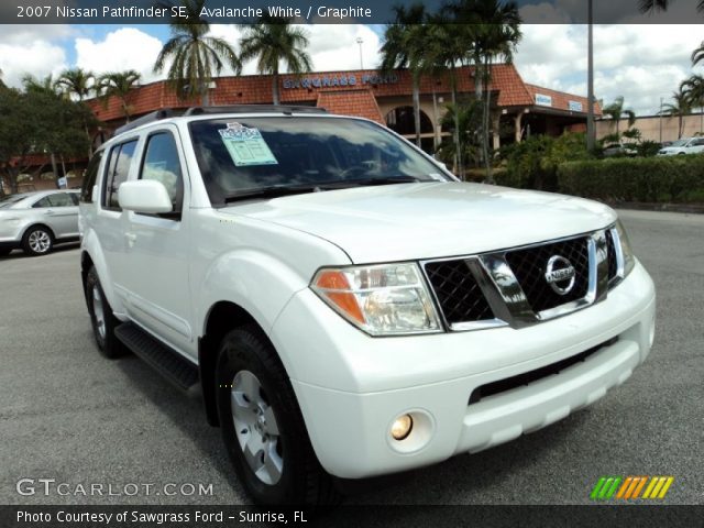 2007 Nissan Pathfinder SE in Avalanche White