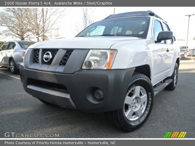 2006 Nissan Xterra S 4x4 in Avalanche White