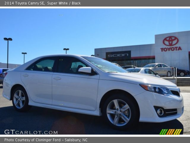 2014 Toyota Camry SE in Super White