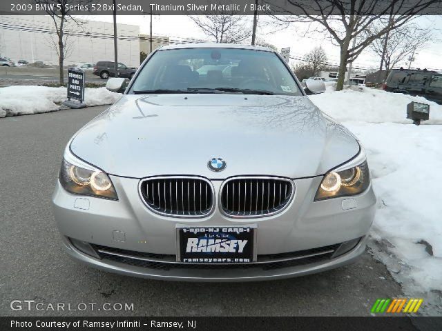 2009 BMW 5 Series 528xi Sedan in Titanium Silver Metallic