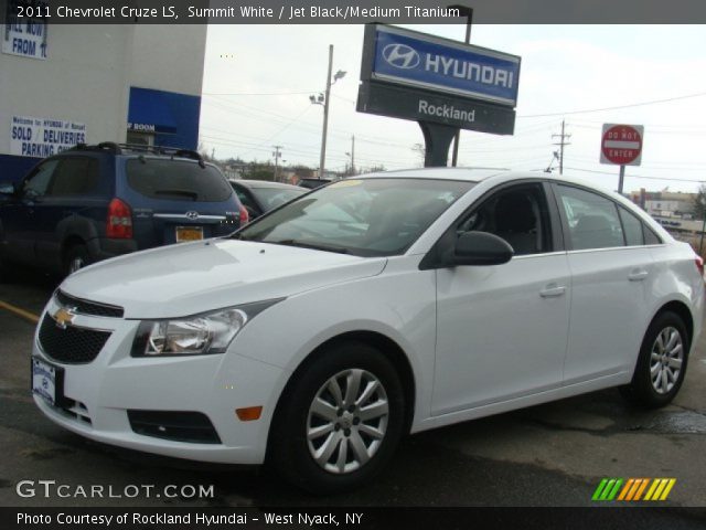 2011 Chevrolet Cruze LS in Summit White