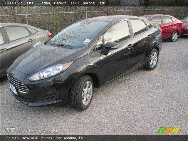 2014 Ford Fiesta SE Sedan in Tuxedo Black