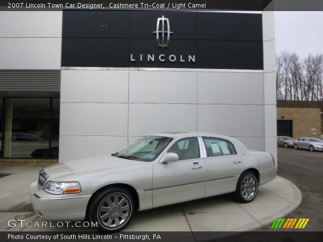 2007 Lincoln Town Car Designer in Cashmere Tri-Coat