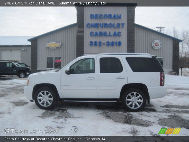 2007 GMC Yukon Denali AWD in Summit White
