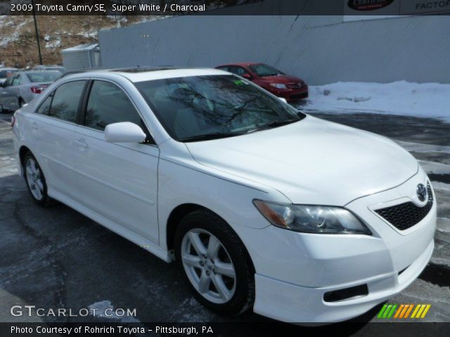 2009 Toyota Camry SE in Super White