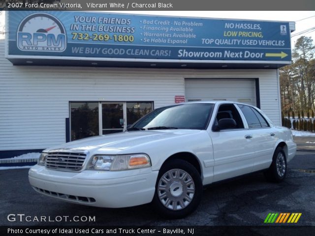 2007 Ford Crown Victoria  in Vibrant White