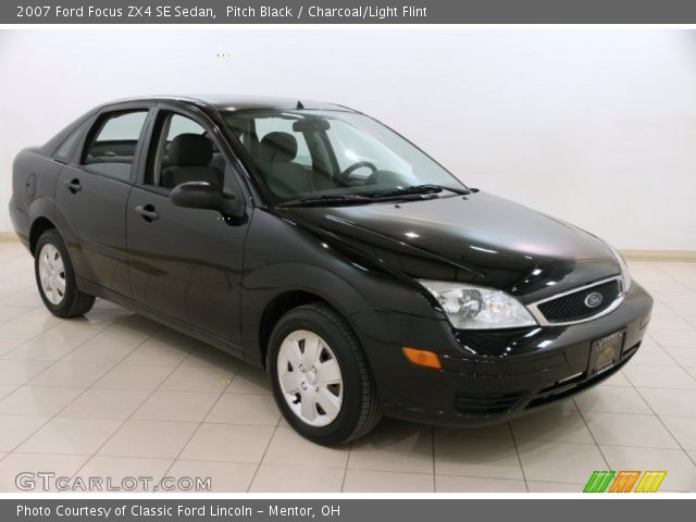 2007 Ford Focus ZX4 SE Sedan in Pitch Black