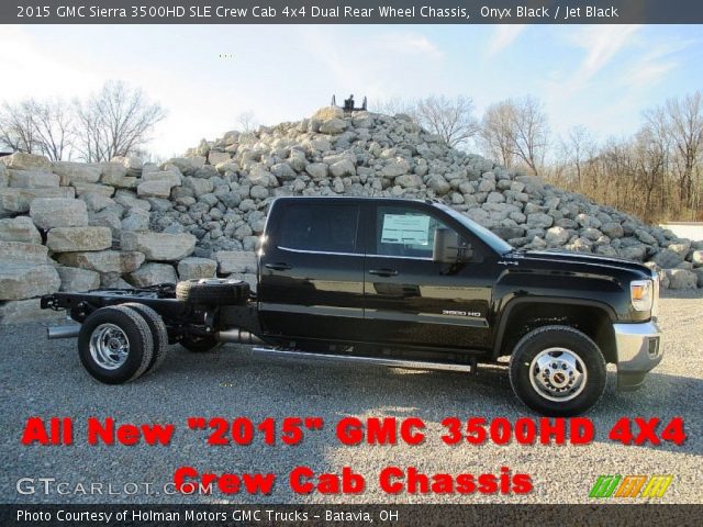 2015 GMC Sierra 3500HD SLE Crew Cab 4x4 Dual Rear Wheel Chassis in Onyx Black