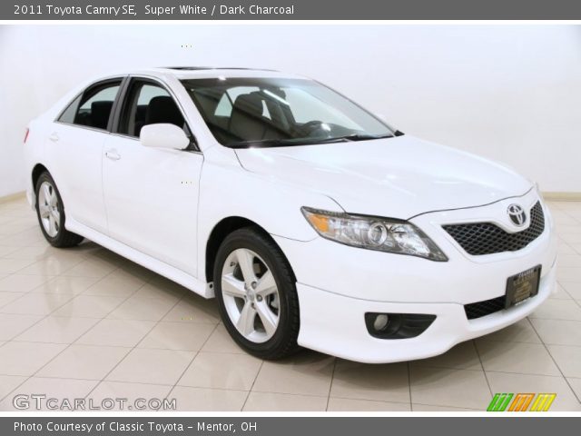2011 Toyota Camry SE in Super White