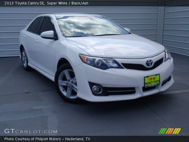 2013 Toyota Camry SE in Super White