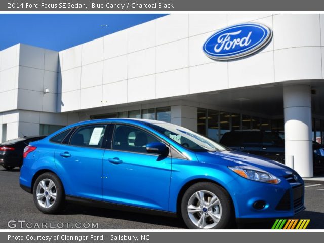 2014 Ford Focus SE Sedan in Blue Candy