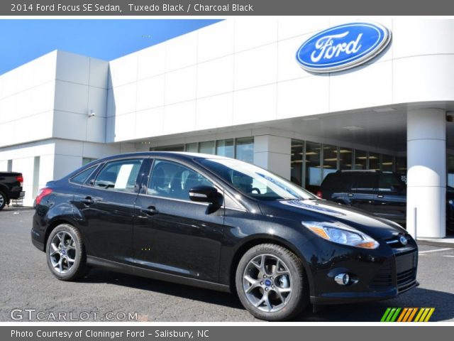 2014 Ford Focus SE Sedan in Tuxedo Black