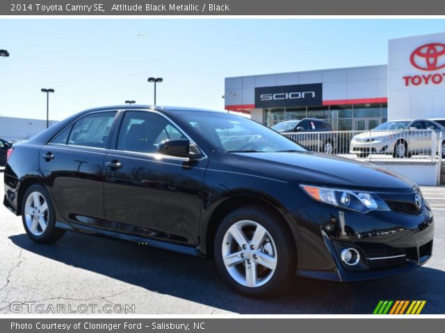 2014 Toyota Camry SE in Attitude Black Metallic