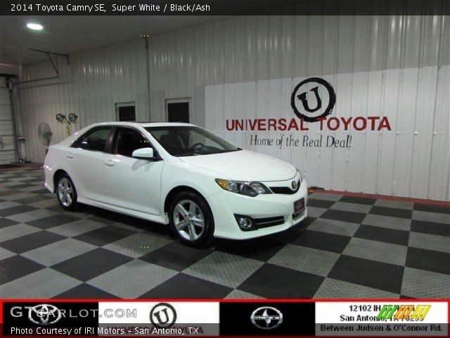 2014 Toyota Camry SE in Super White