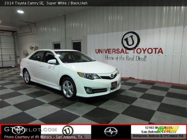 2014 Toyota Camry SE in Super White