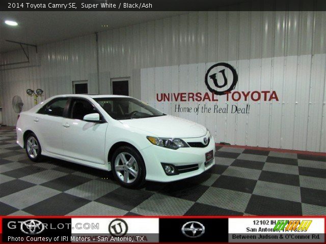 2014 Toyota Camry SE in Super White