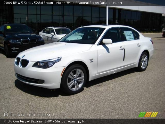 2009 BMW 5 Series 528xi Sedan in Alpine White