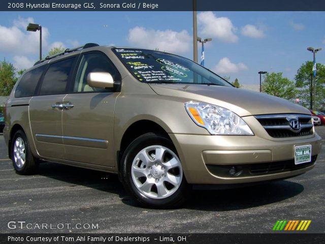 2008 Hyundai Entourage GLS in Sonora Gold