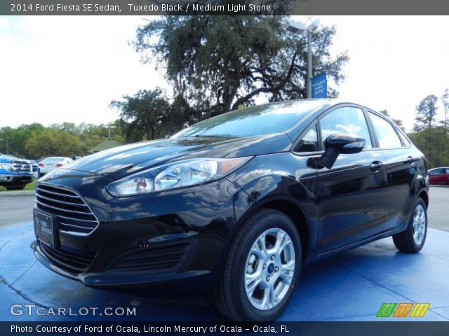 2014 Ford Fiesta SE Sedan in Tuxedo Black