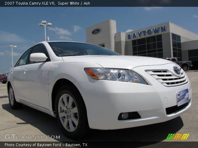 2007 Toyota Camry XLE V6 in Super White