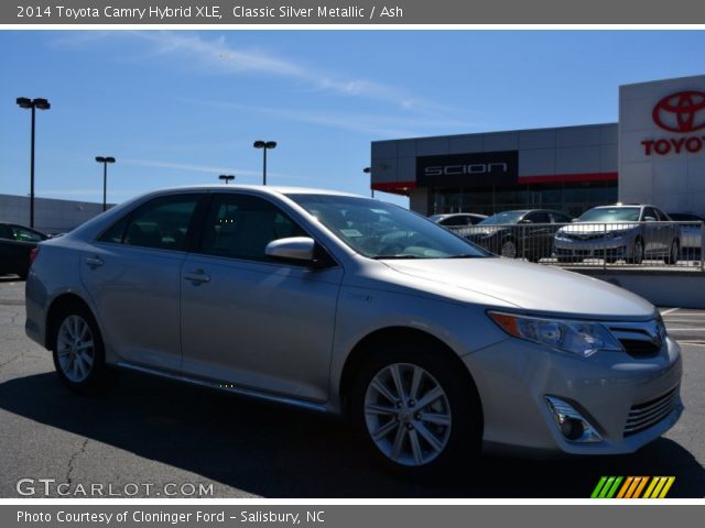 2014 Toyota Camry Hybrid XLE in Classic Silver Metallic