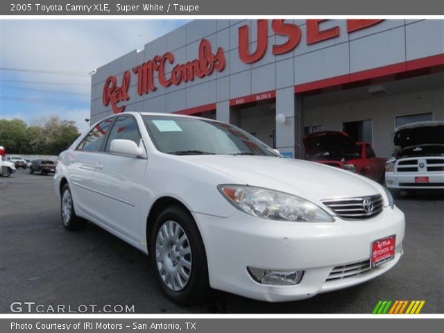 2005 Toyota Camry XLE in Super White