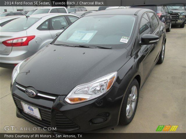2014 Ford Focus SE Sedan in Tuxedo Black