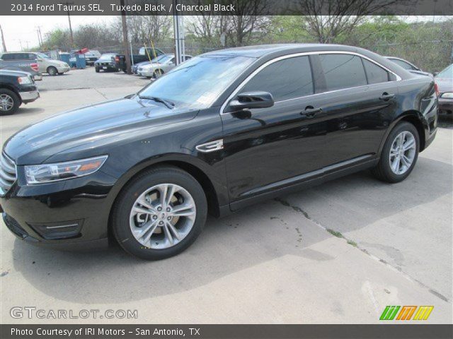 2014 Ford Taurus SEL in Tuxedo Black