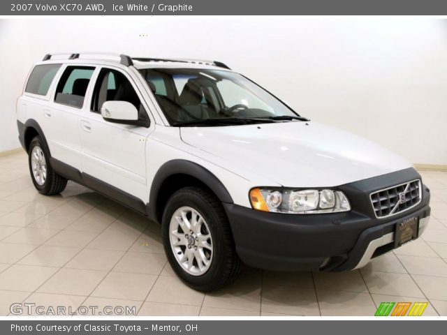 2007 Volvo XC70 AWD in Ice White