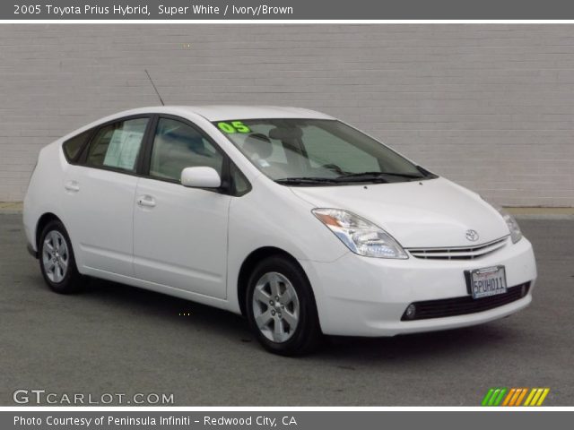 2005 Toyota Prius Hybrid in Super White