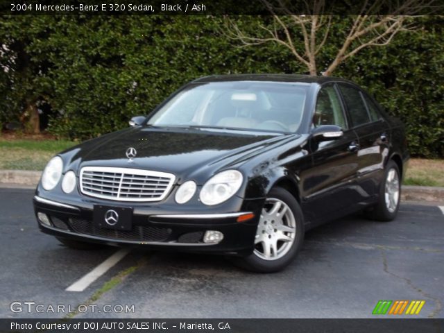 2004 Mercedes-Benz E 320 Sedan in Black