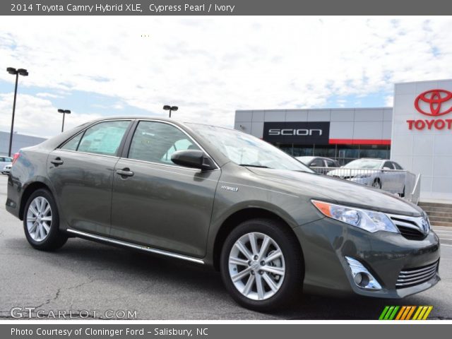 2014 Toyota Camry Hybrid XLE in Cypress Pearl