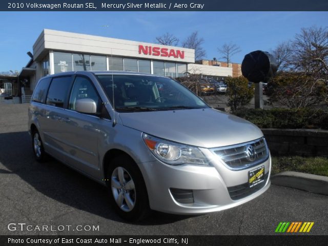 2010 Volkswagen Routan SEL in Mercury Silver Metallic