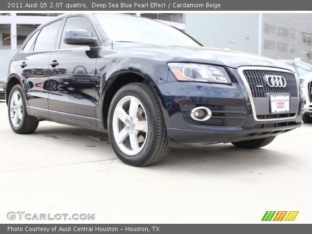 2011 Audi Q5 2.0T quattro in Deep Sea Blue Pearl Effect