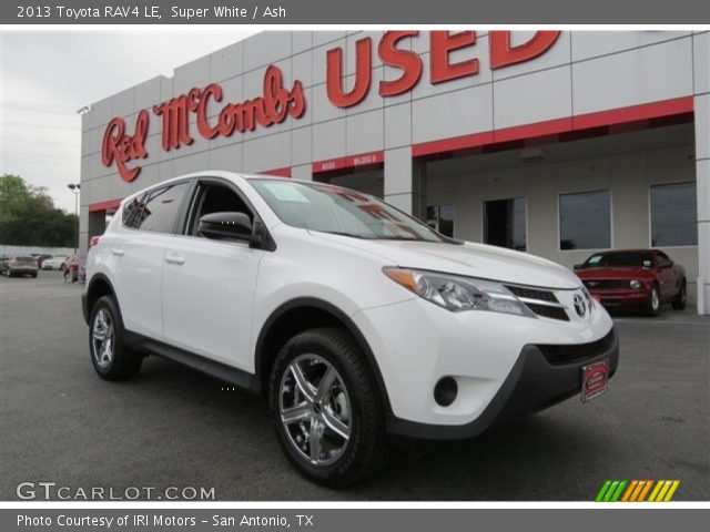 2013 Toyota RAV4 LE in Super White