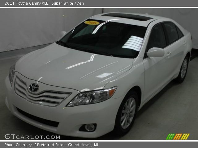 2011 Toyota Camry XLE in Super White