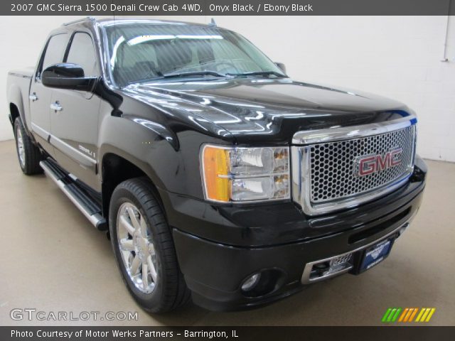 2007 GMC Sierra 1500 Denali Crew Cab 4WD in Onyx Black