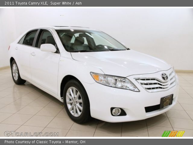 2011 Toyota Camry XLE in Super White