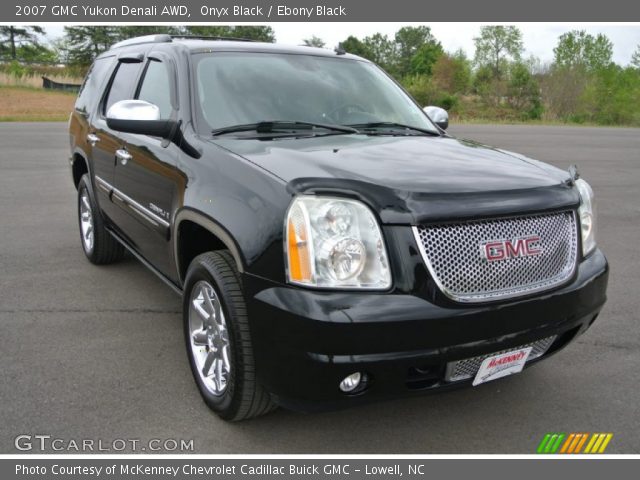 2007 GMC Yukon Denali AWD in Onyx Black