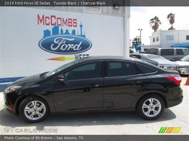 2014 Ford Focus SE Sedan in Tuxedo Black