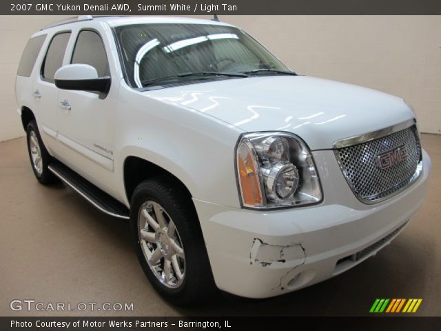 2007 GMC Yukon Denali AWD in Summit White