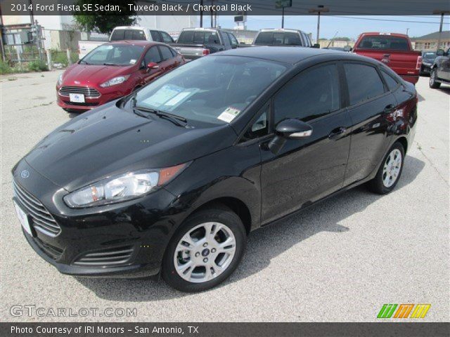 2014 Ford Fiesta SE Sedan in Tuxedo Black