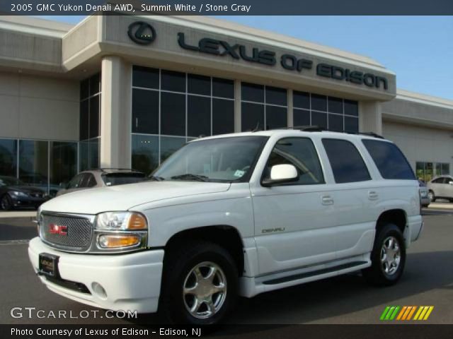 2005 GMC Yukon Denali AWD in Summit White