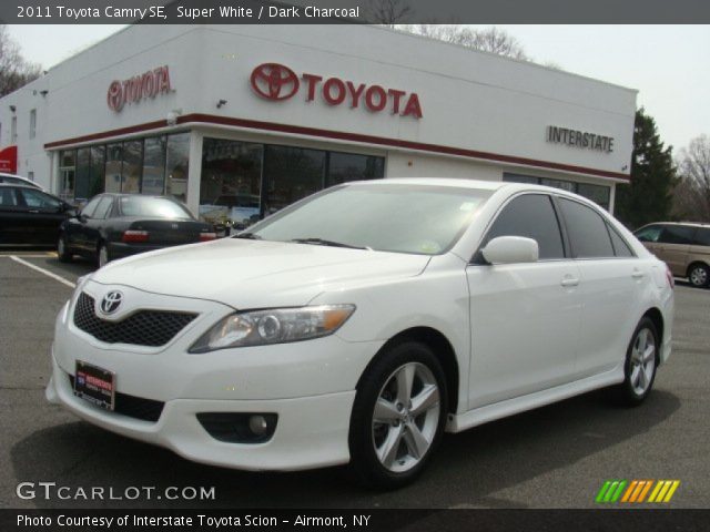 2011 Toyota Camry SE in Super White