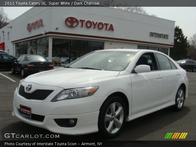 2011 Toyota Camry SE in Super White