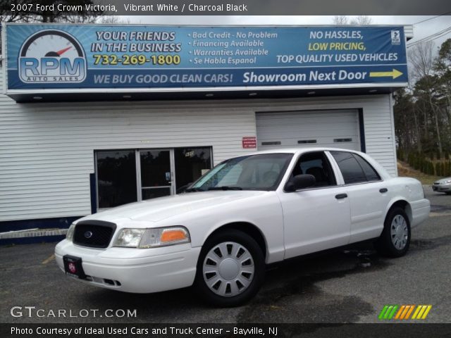 2007 Ford Crown Victoria  in Vibrant White