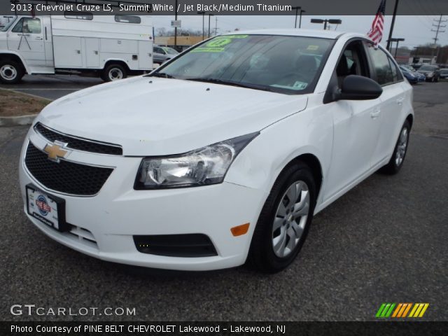 2013 Chevrolet Cruze LS in Summit White