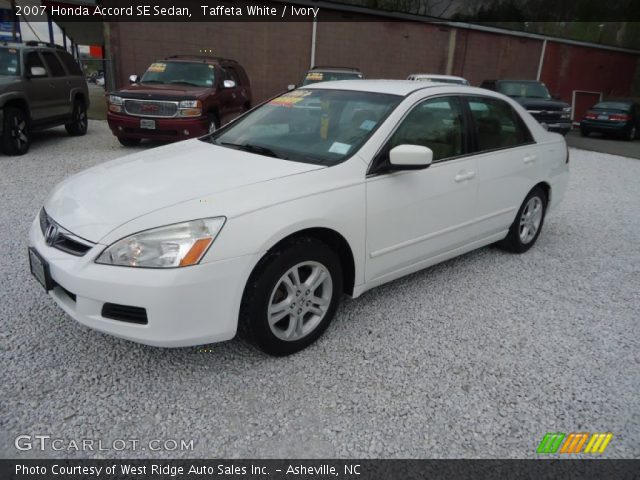 2007 Honda Accord SE Sedan in Taffeta White